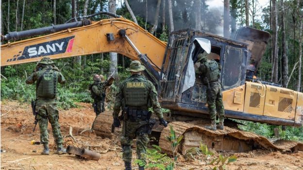 Em maio do ano passado, grupo especializado do Ibama desativou máquinas de garimpo ilegal no Pará (Foto: VINÍCIUS MENDONÇA/IBAMA)