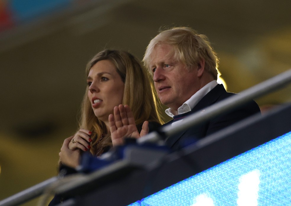 Boris Johnson e sua mulher Carrie, em 11 de julho de 2021 — Foto: John Sibley/Reuters