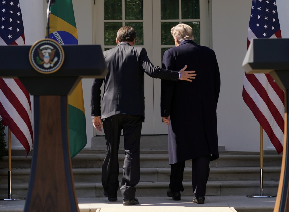 Os presidentes do Brasil, Jair Bolsonaro, e dos Estados Unidos, Donald Trump, apÃ³s declaraÃ§Ã£o Ã  imprensa em frente Ã  Casa Branca, em Washington â?? Foto: Kevin Lamarque/Reuters