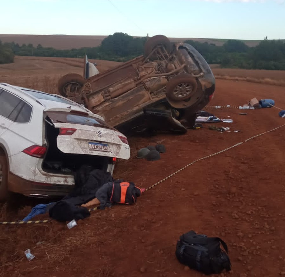Criminosos capotaram um veículo durante tentativa de escape na área rural de Guarapuava — Foto: Secretaria de Estado da Segurança Pública do Paraná
