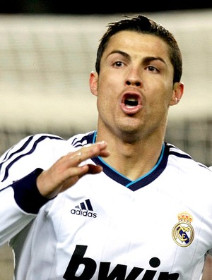 Cristiano Ronaldo comemora gol do Real Madrid contra o Barcelona (Foto: Reuters)