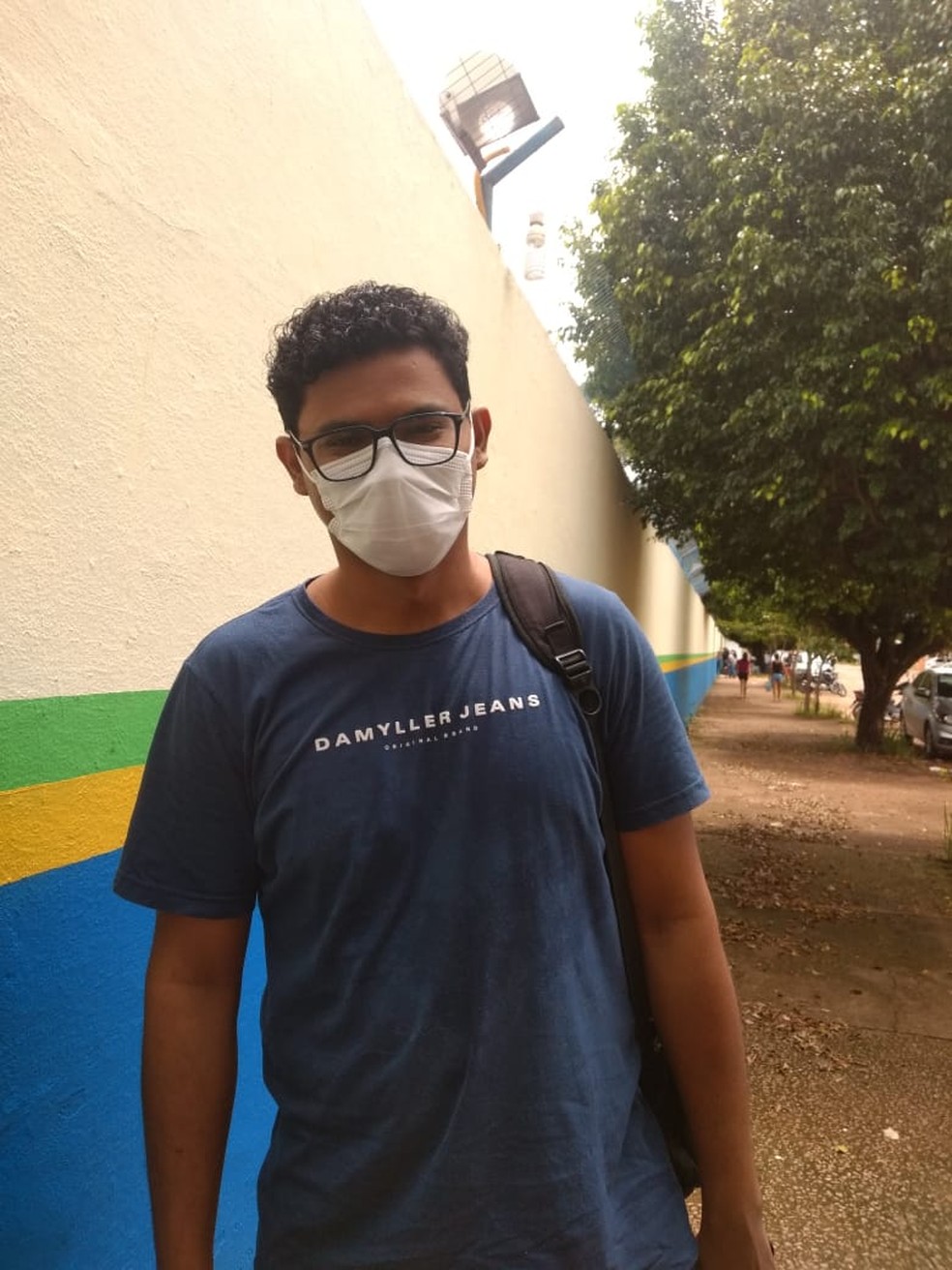 Enem 2020: Deison Marques, de 29 anos, faz Enem com foco no curso de direito em Porto Velho. "Estou nervoso, mas confiante. Apesar da pandemia eu me senti seguro porque na sala de aula tinha pouca gente", diz.. — Foto: Jheniffer Núbia/G1