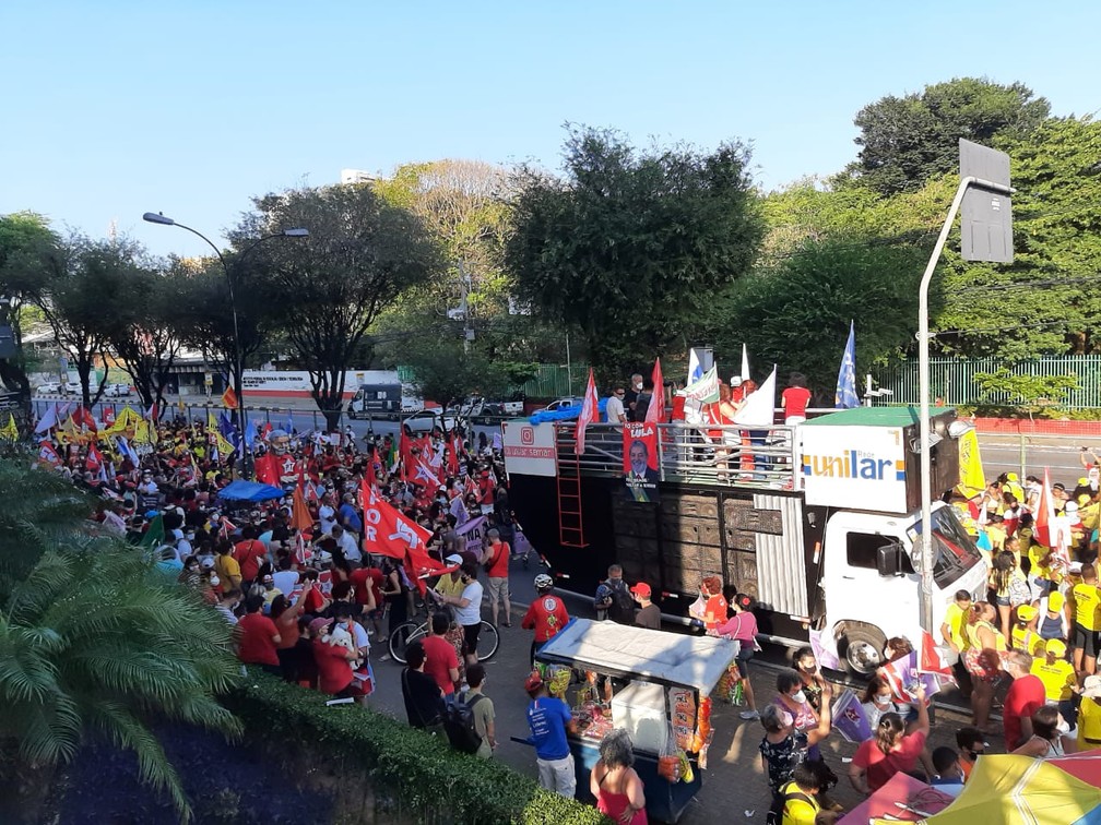 Natal (RN) - Protesto pede a saída do presidente Jair Bolsonaro em Natal — Foto: Samuel Florêncio/Inter TV Cabugi