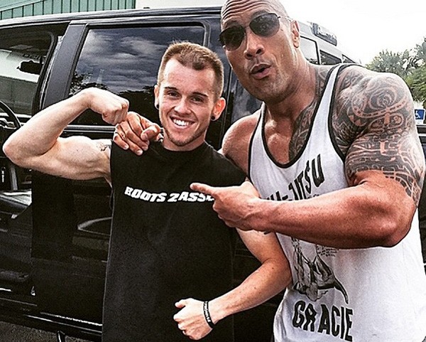 Dwayne Johnson registrou o encontro com um fã que superou o câncer (Foto: Reprodução Instagram)