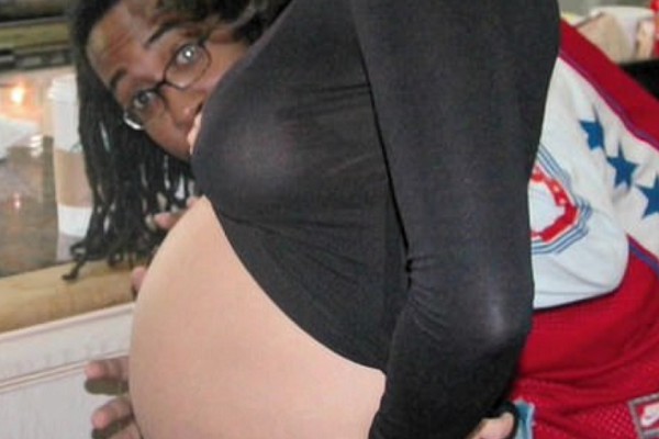 Barriga de grávida de Demi Moore em 2003; ela perdeu o bebê em um aborto espontâneo (Foto: Reprodução/Good Morning America)