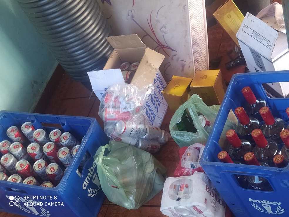 Bebidas alcoólicas recolhidas no evento — Foto: Guarda Civil Metropolitana/Divulgação