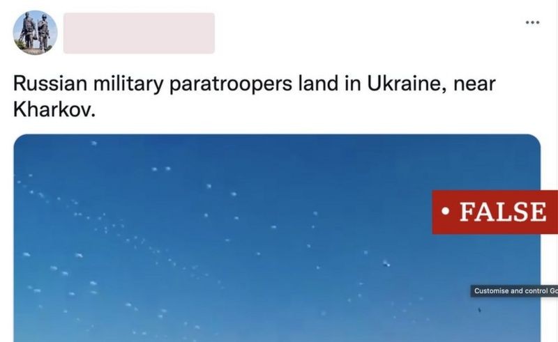 Legenda diz que militares russos desembarcam na ucrânia, mas checagem mostra que essas tropas não foram filmadas neste momento (Foto: Reprodução via BBC News)
