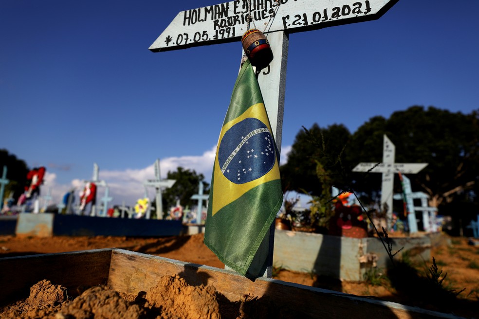 Cemitério Parque Taruma, Manaus, Brasil em foto de 20 de maio de 2021 — Foto: Bruno Kelly/Reuters/Arquivo