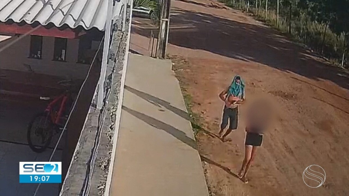 Câmeras registram momento em que adolescente é atacada por suspeito de estupro em Aracaju 
