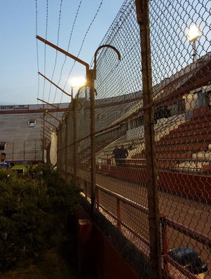 Pressão da torcida e estádio típico da Argentina não assustam Paulo André