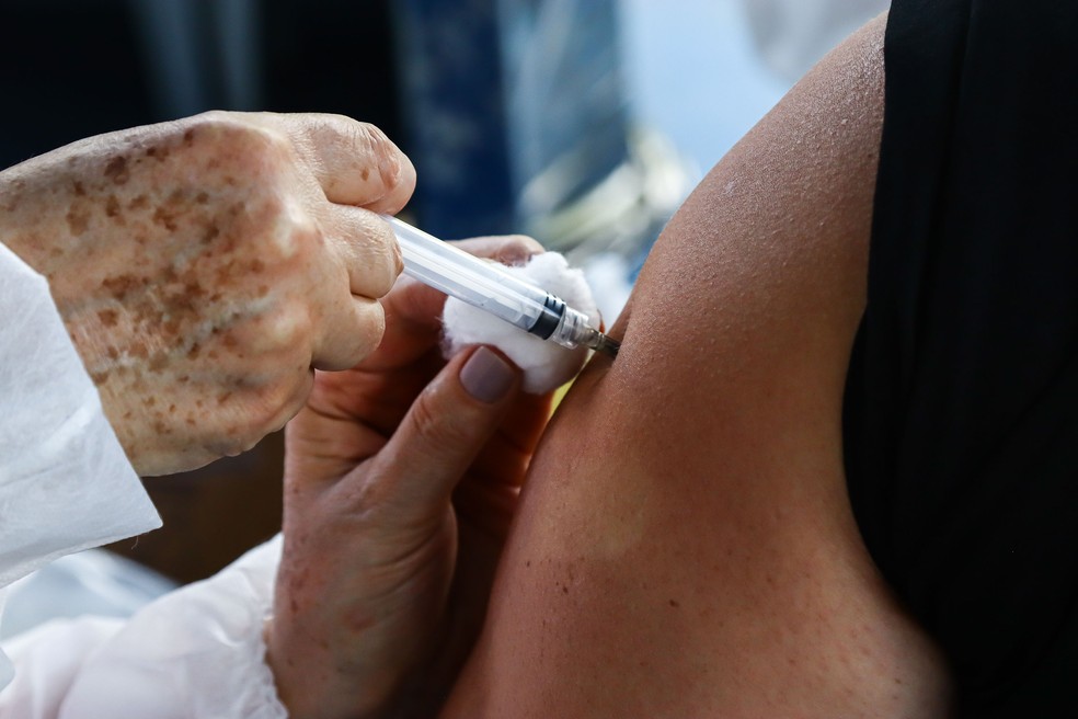 Governo de SP antecipa para sábado vacinação de idosos entre 80 e 84 anos;  população de 77 a 79 anos será imunizada a partir de 3 de março | São Paulo  | G1