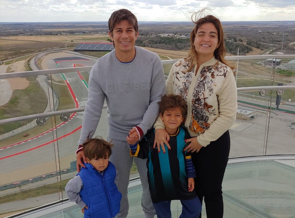 Conca levou a esposa e os filhos para conhecer o futuro estádio do Austin Bold — Foto: Felipe Bruno