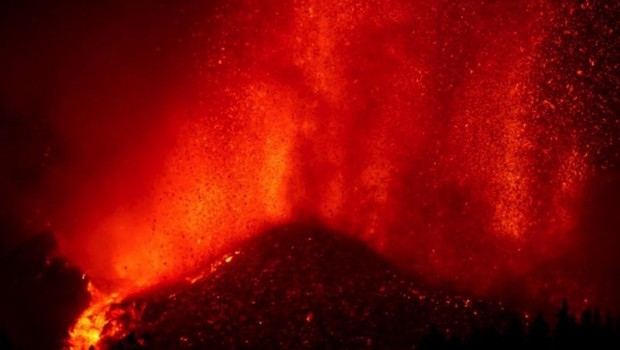BBC - Erupção do vulcão localizado na ilha de La Palma, nas Ilhas Canárias (Espanha) (Foto: Getty Images via BBC (Foto: Reuters via BBC)