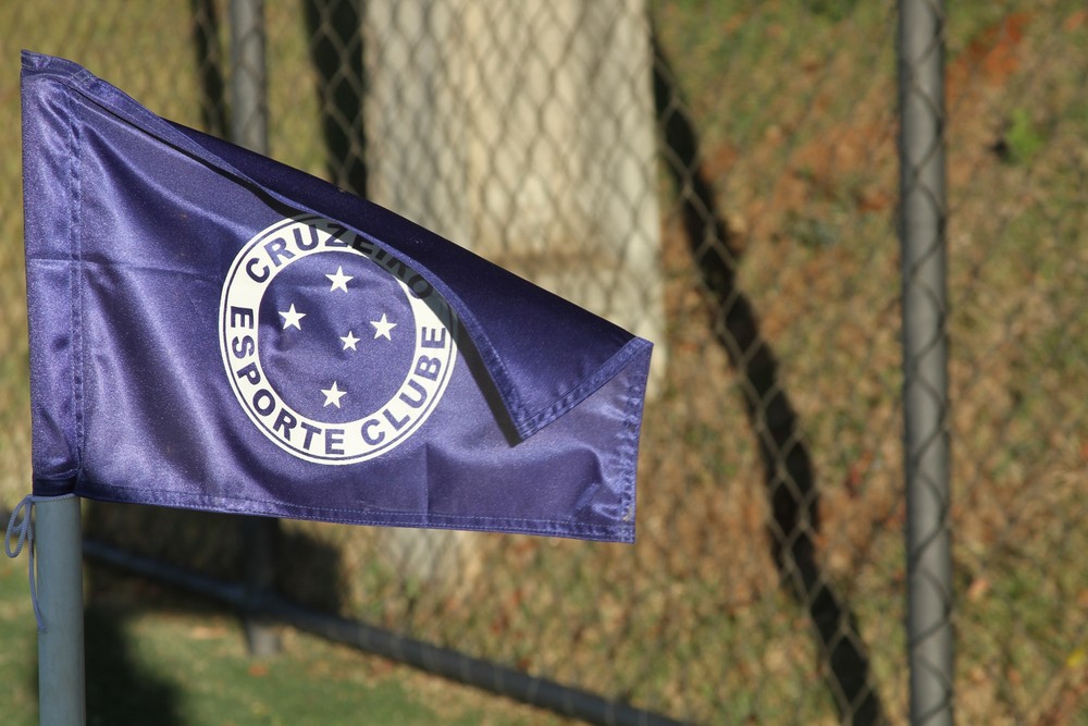 Nova diretoria do Cruzeiro herda ações na Fifa por dívidas com estrangeiros