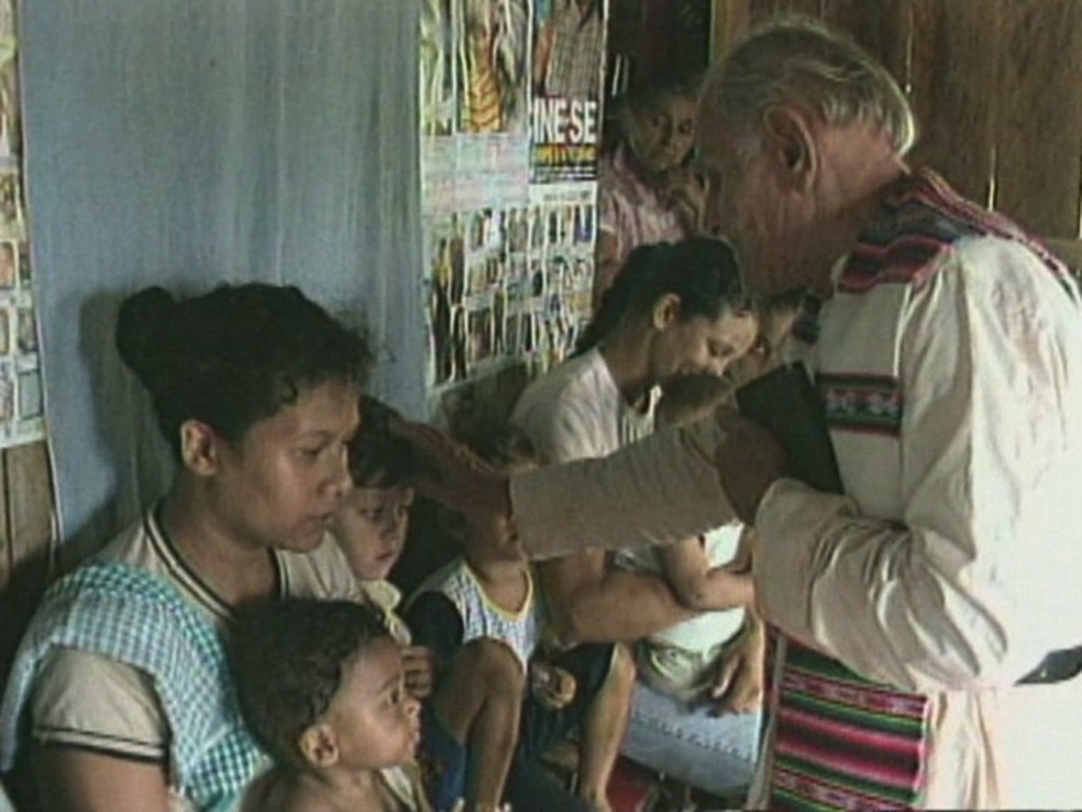 Padre Paolino passou mais de 40 anos viajando pelo interior do Acre para atender comunidades ribeirinhas — Foto: Reprodução/Rede Amazônica Acre
