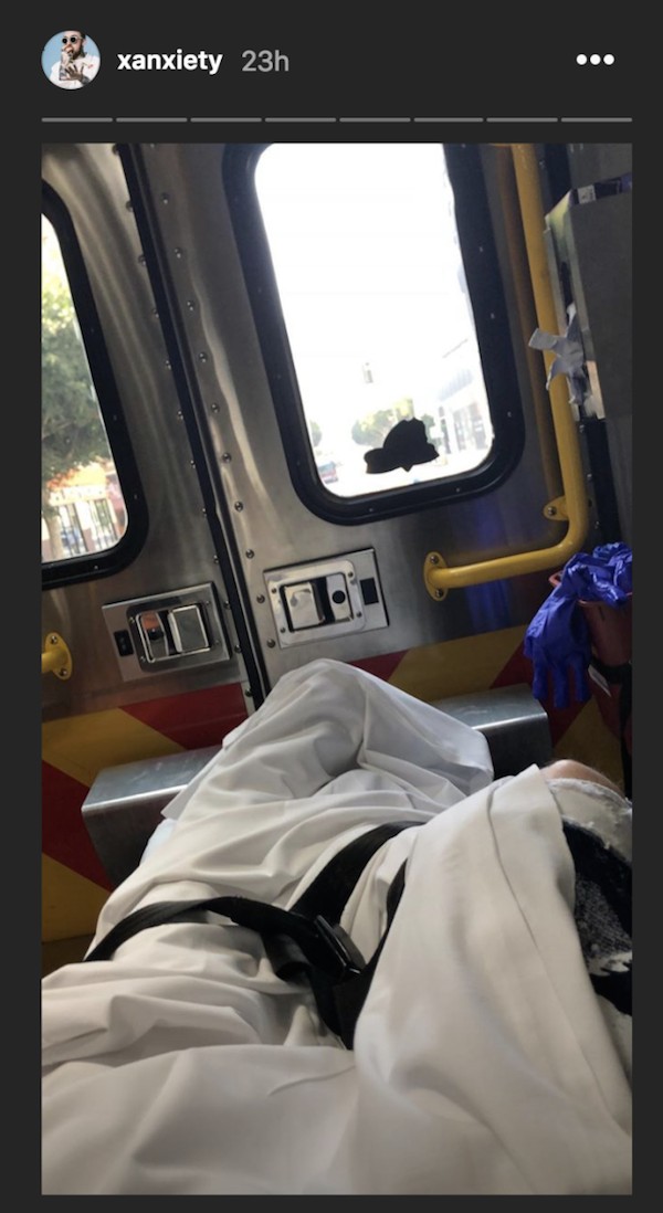 A foto compartilhada pelo rapper Lil Xan dentro de uma ambulância após sua overdose de salgadinhos apimentados (Foto: Instagram)