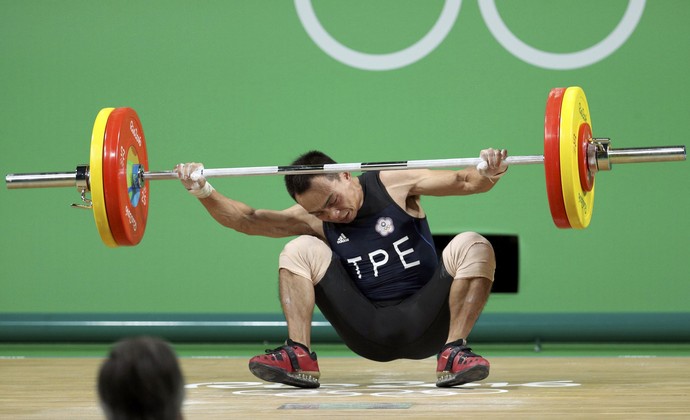 Fotos: dor, caretas e quedas marcam levantamento de peso na Rio 2016