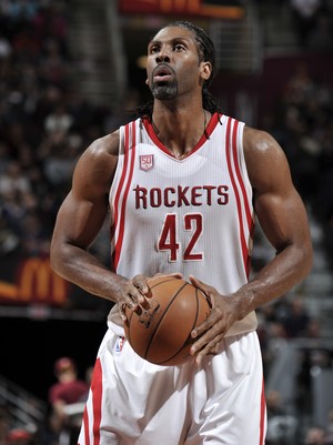 Nenê se prepara para cobrar um lance-livre contra os Cavaliers (Foto: Getty Images)