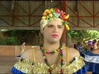 Homens 'viram' mulheres e chamam atenção em Carnaval no Tocantins