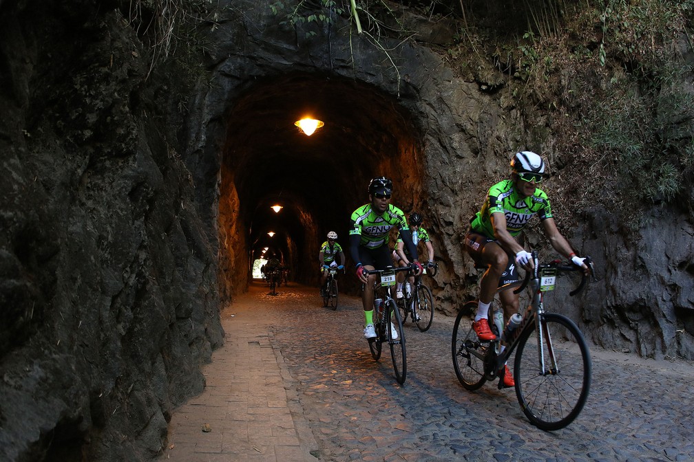 Estreito túnel marca a entrada de Conservatória (RJ) (Foto: Fernando Maia)