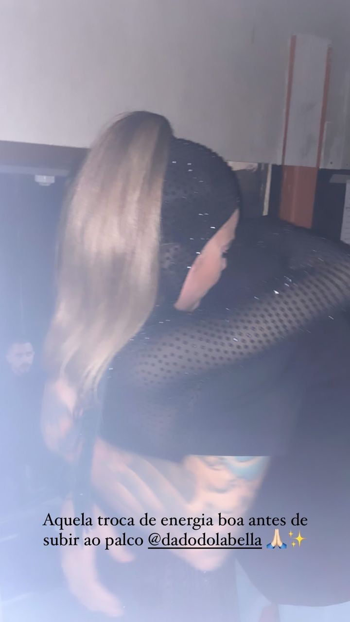 Wanessa Camargo mostra abraço de Dado Dolabella antes de show em São Paulo (Foto: Reprodução/Instagram)