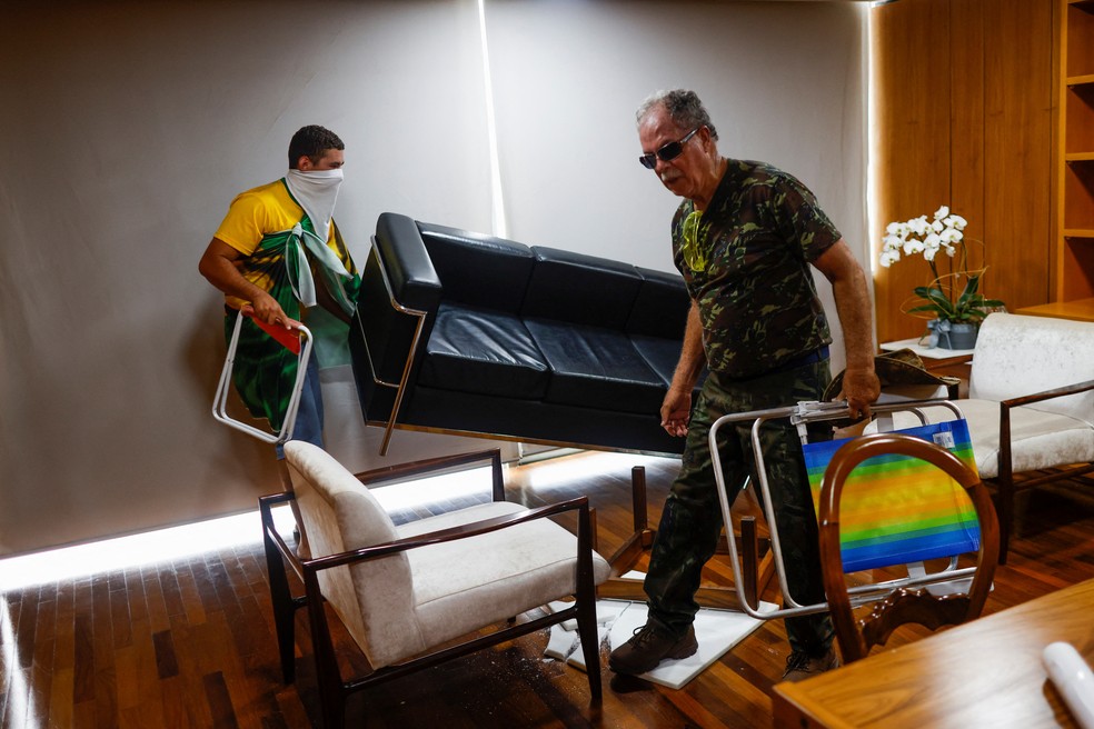 Terroristas invadem gabinete no Palácio do Planalto — Foto: Adriano Machado/REUTERS