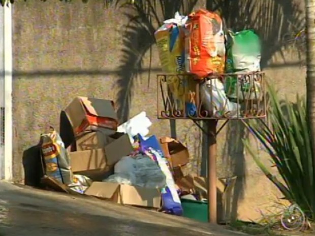 Problema de coleta no município ocorre há mais de um mês (Foto: Reprodução/TV TEM)