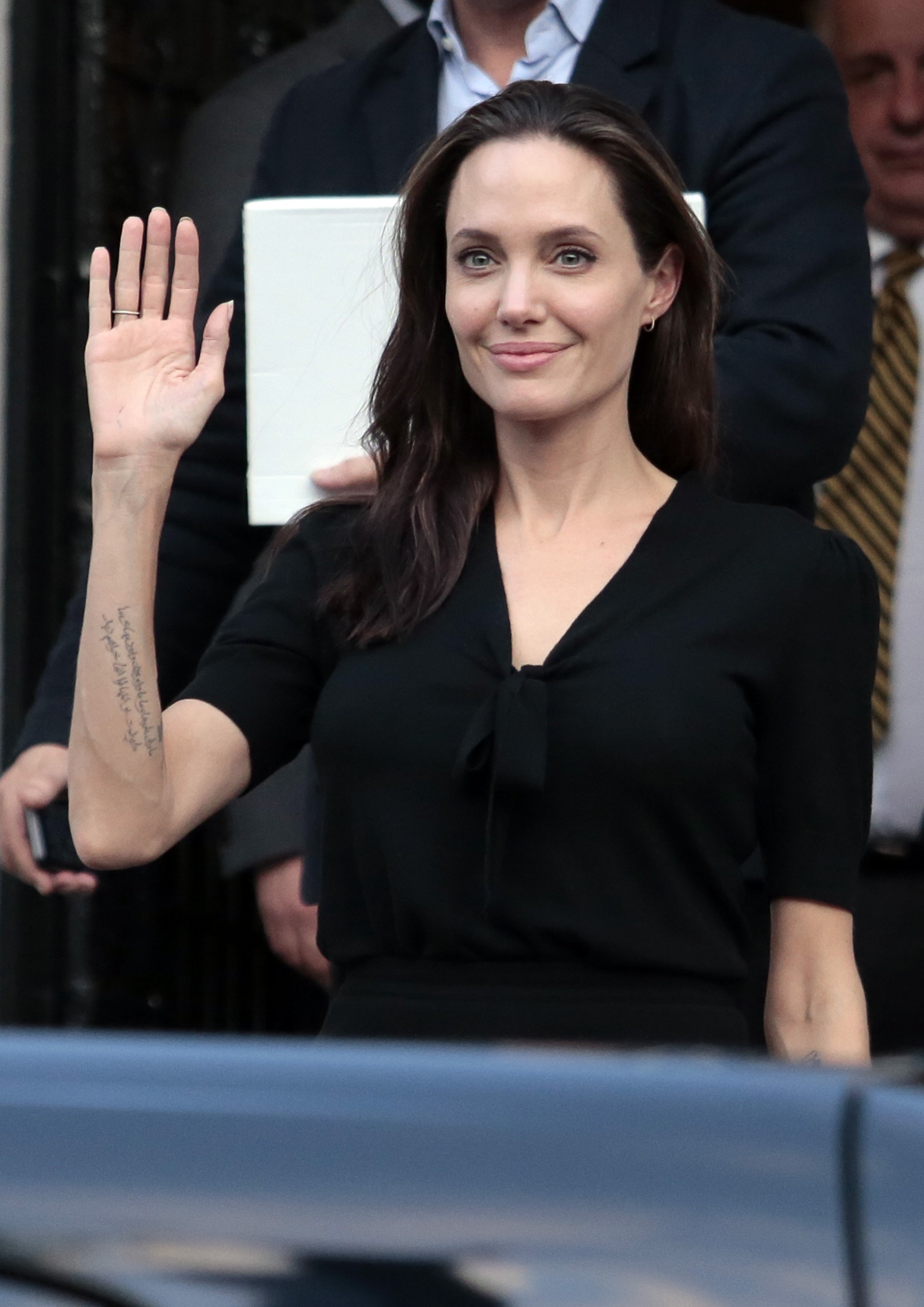 Angelina Jolie teria sido internada pesando 35kg, diz 