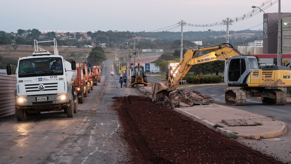 Entroncamento entre as rodovias Helder Cândia, a MT-010, e Emanuel Pinheiro, a MT-251, está interditado para obras (Foto: Rafael Manzutti/Sinfra MT)