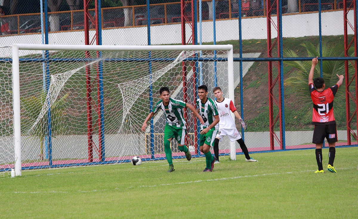 Manaus FC goleia o time da escolinha do Fla por 7 a 0, na reabertura do AM Juvenil futebol ge
