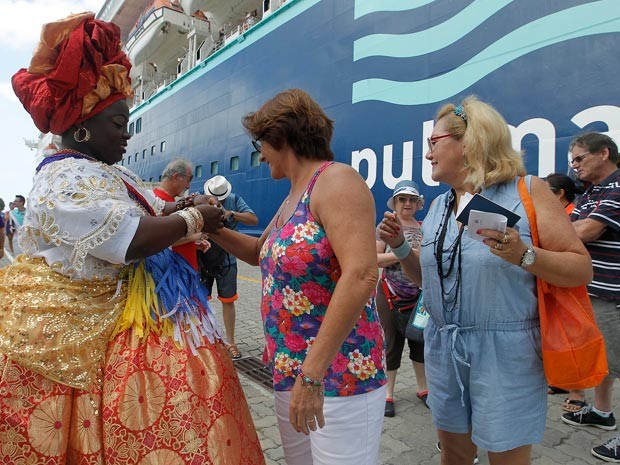 Resultado de imagem para turistas porto de salvador