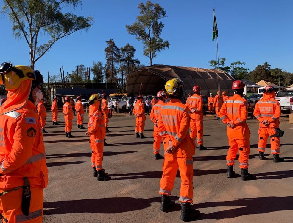 Bombeiros retomam buscas por desaparecidos em Brumadinho — Foto: Divulgação/Cobom
