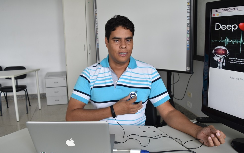 Professor Sandro Moreira desenvolve aplicativo para apontar doenças cardíacas em Goiás (Foto: Paula Resende/ G1)