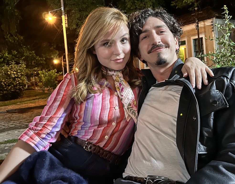 Larissa Manoela e Johnny Massaro nos bastidores de 'Além da Ilusão' — Foto: Arquivo Pessoal