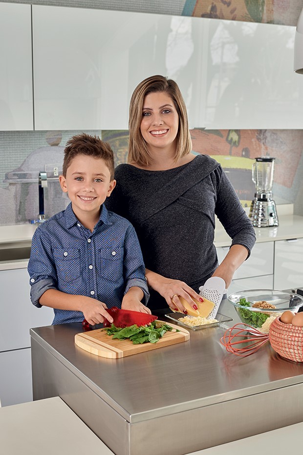 Leve seu filho para a cozinha e prepare os bolinhos juntos! (Foto: Editora Globo)
