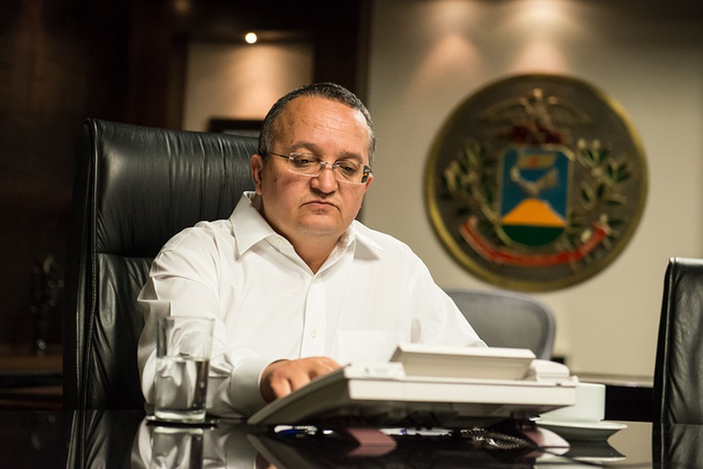 Na decisão, ministro do STJ diz que denúncia aponta indícios de envolvimento do governador Pedro Taques (PSDB) em esquema de grampos (Foto: José Medeiros/Gcom-MT)