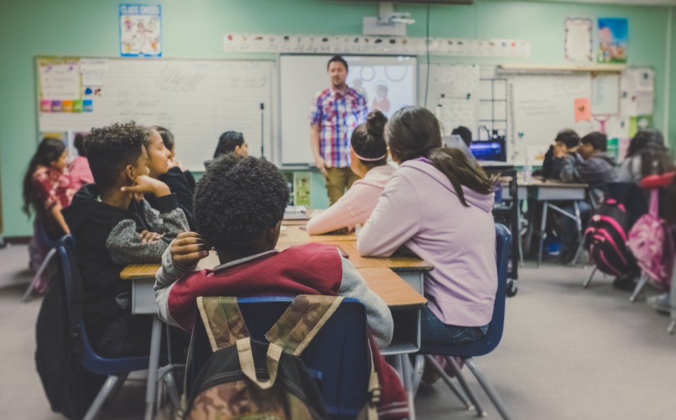 Sim, é possível usar o Enem para estudar no exterior - 35 instituições de ensino superior de Portugal já utilizam a prova em seus processos seletivos para receber brasileiros — Foto: NeONBRAND/Unsplash