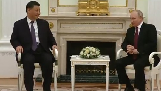 Xi se encontra com Putin no Kremlin, marcando reforço dos laços em meio à guerra na Ucrânia