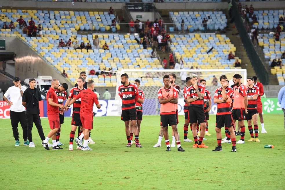 Time do Flamengo aparece abatido ap&oacute;s a derrota do Flamengo para o Fluminense na final do Carioca &mdash; Foto: Andr&eacute; Dur&atilde;o/ge