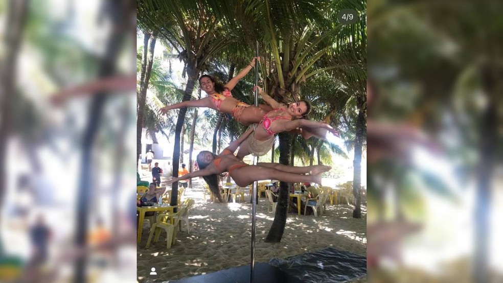 Dançarinas durante performance em barraca de praia de Fortaleza — Foto: Arquivo pessoal