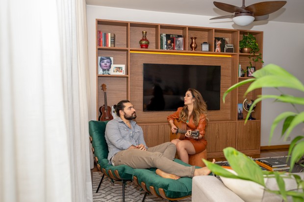 Liah Soares e Carlo Porto revelam detalhes do apartamento, em São Paulo (Foto: Renata Sobral)