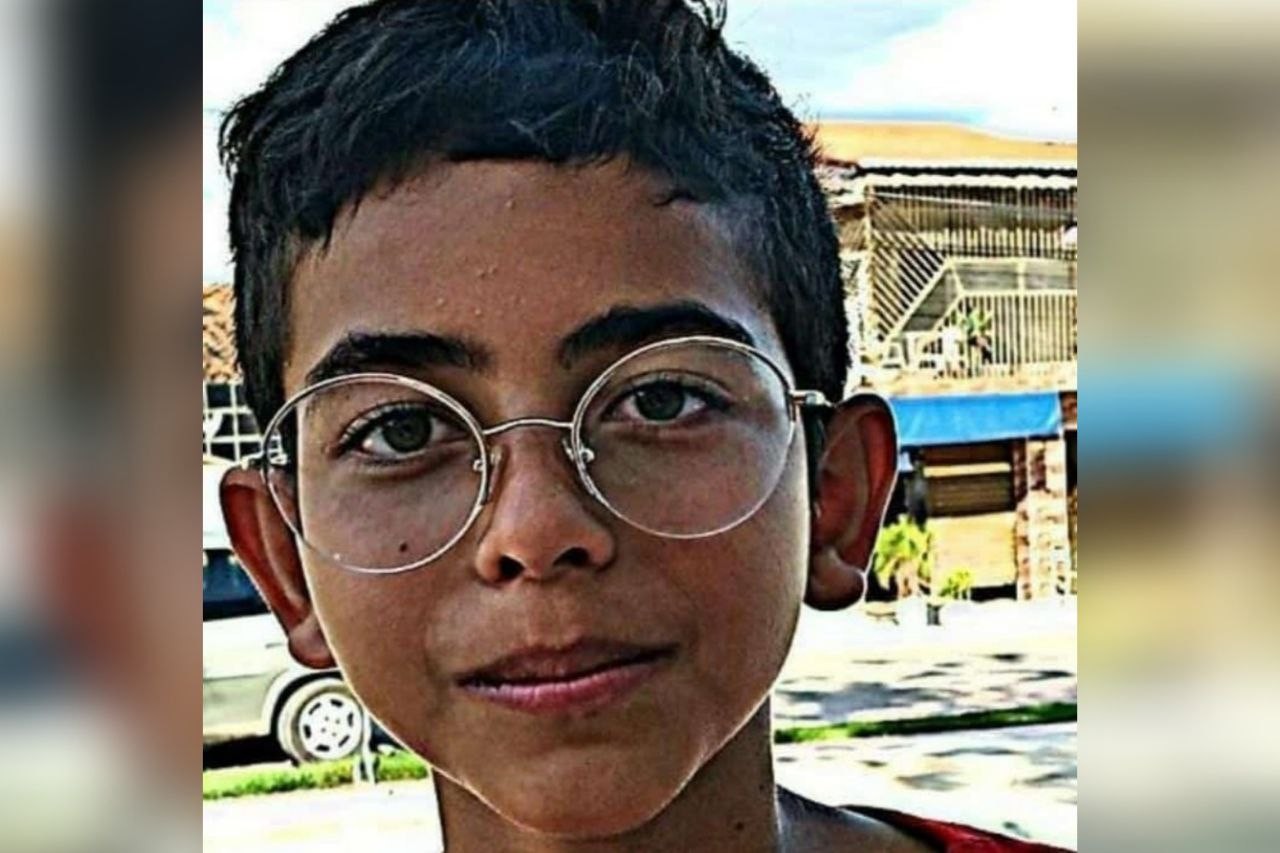 Menino de dez anos morre após ser atingido por banco de madeira enquanto brincava com amigos, em Nova Olinda, no Ceará
