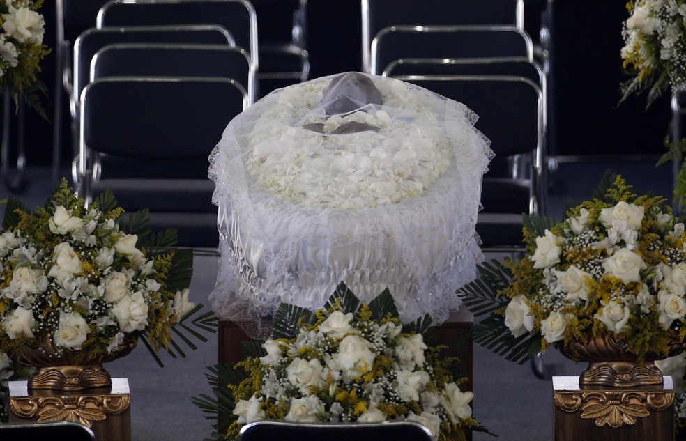 Corpo do Rei Pelé é velado na Vila Belmiro, estádio do Santos.  — Foto: REUTERS/Diego Vara