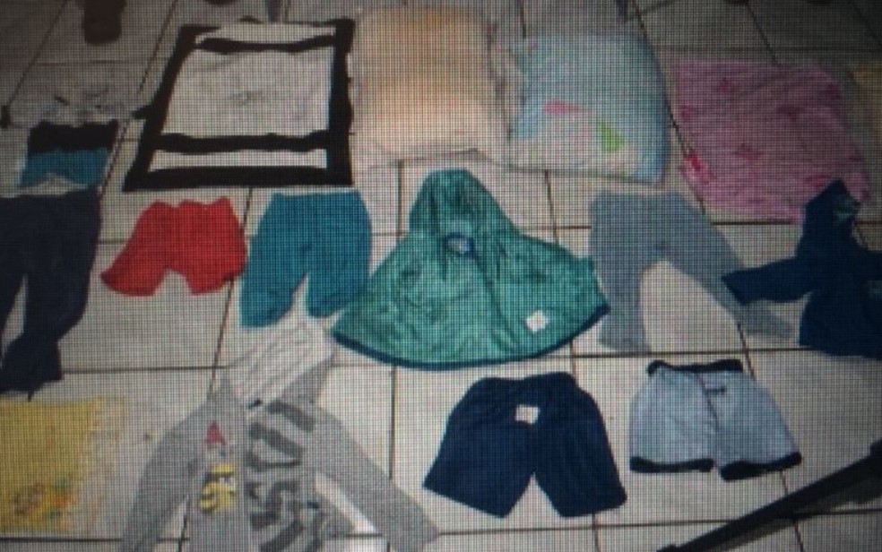 Roupas do Henry Vidal, de 1 ano, que tinham marcas de sangue dos maus-tratos — Foto: Reprodução/Polícia Civil