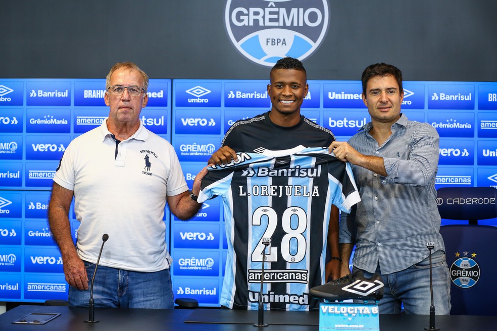 Orejuela é apresentado no Grêmio — Foto: Lucas Uebel/Grêmio