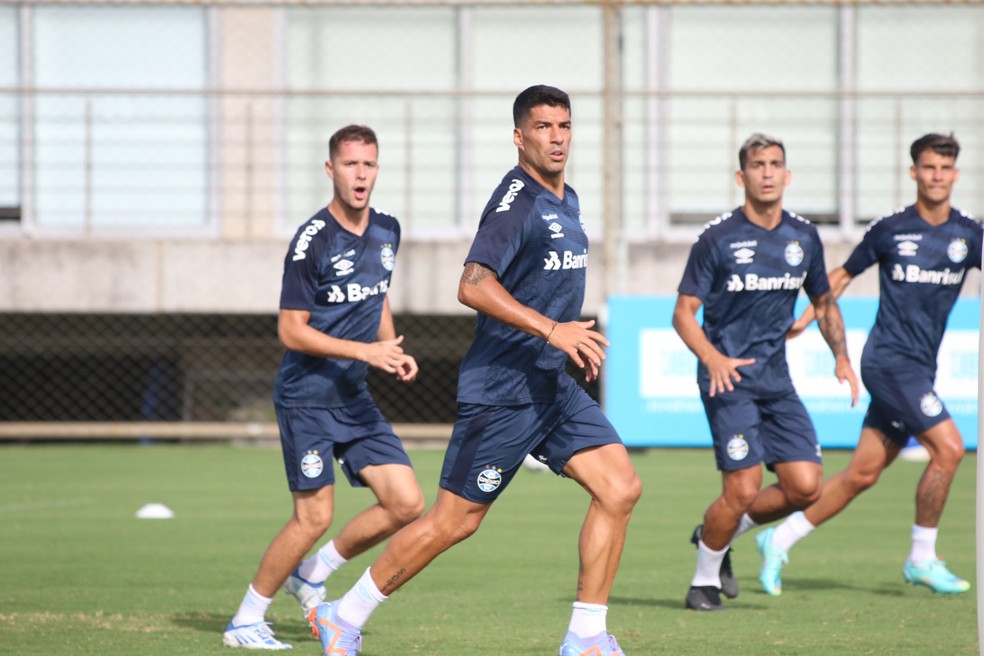 Gustavinho, Suárez, Cristaldo e Ferreira treinaram juntos e podem formar quarteto ofensivo — Foto: João Victor Teixeira