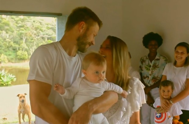 Fernanda Lima e Rodrigo Hilbert com os filhos (Foto: GNT)