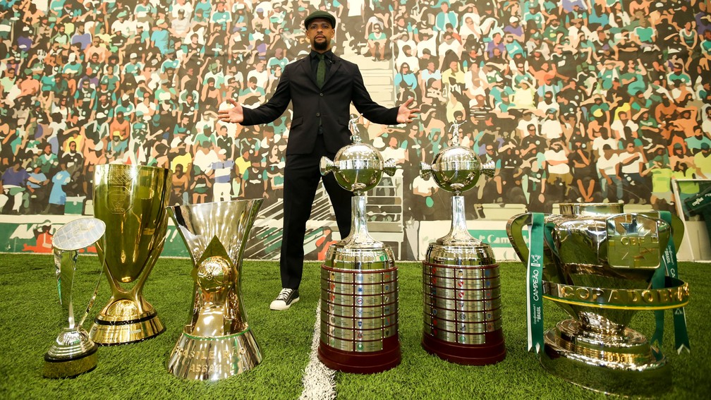 As taças conquistadas por Felipe Melo no Palmeiras — Foto: Fabio Menotti / Ag. Palmeiras