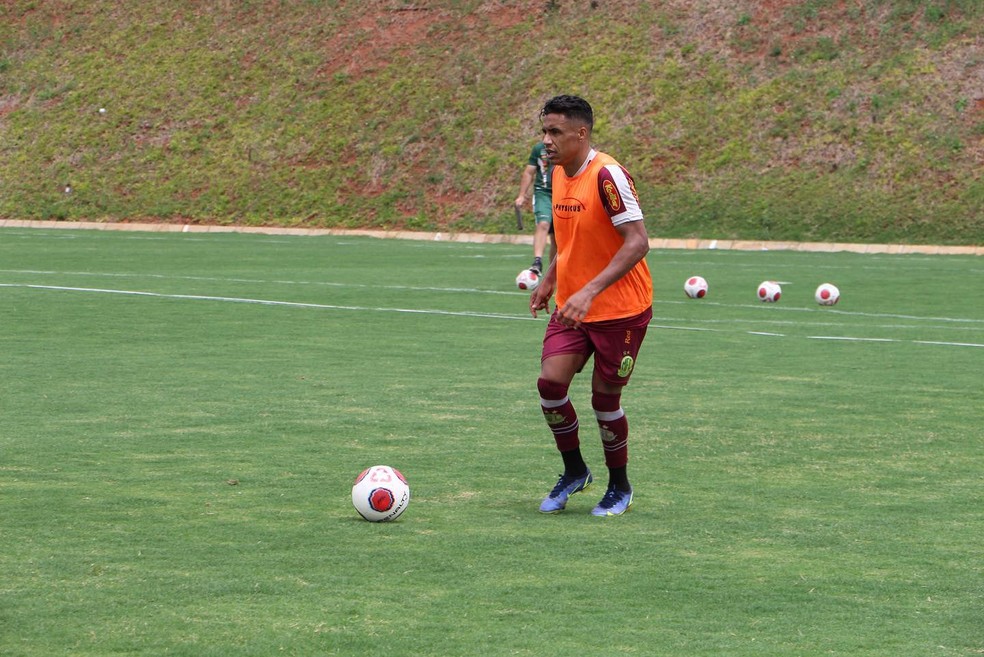 Arnaldo treina com o elenco do Mirassol — Foto: Divulgação/Mirassol FC