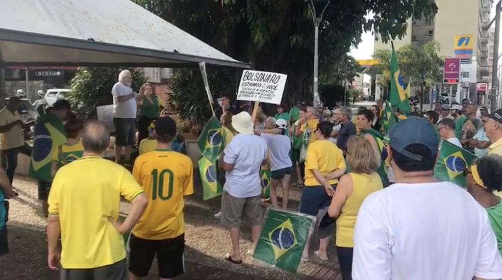 Manifestantes se reuniram neste domingo em Marília — Foto: Ana Carolina Levorato/TV TEM
